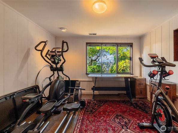 3034 30th Avenue W, Seattle WA 98199