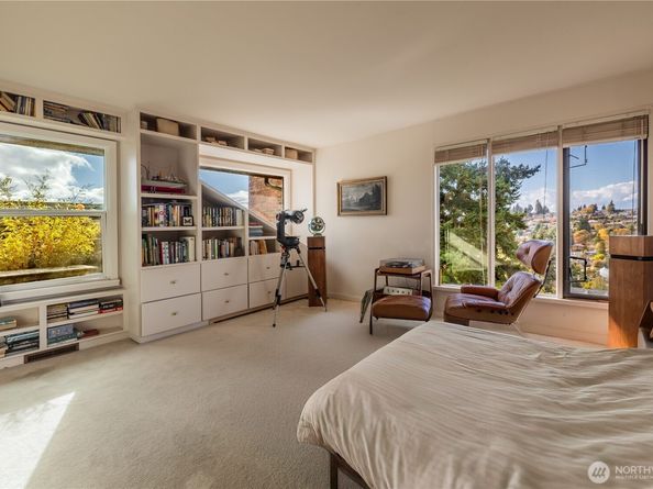 3034 30th Avenue W, Seattle WA 98199