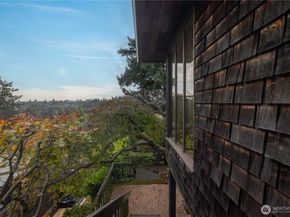3034 30th Avenue W, Seattle WA 98199