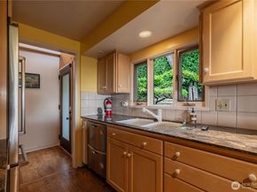 3034 30th Avenue W, Seattle WA 98199