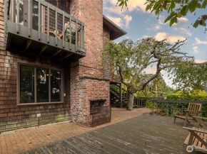 3034 30th Avenue W, Seattle WA 98199