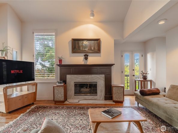 3034 30th Avenue W, Seattle WA 98199