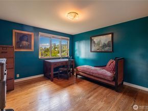 3034 30th Avenue W, Seattle WA 98199