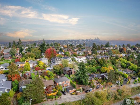 3034 30th Avenue W, Seattle WA 98199