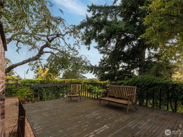 3034 30th Avenue W, Seattle WA 98199
