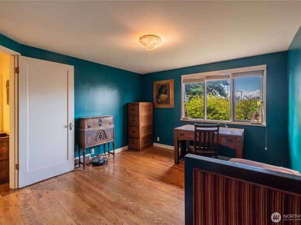 3034 30th Avenue W, Seattle WA 98199