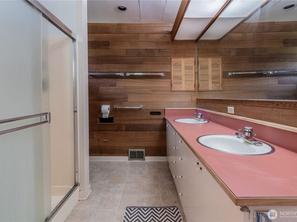 3034 30th Avenue W, Seattle WA 98199