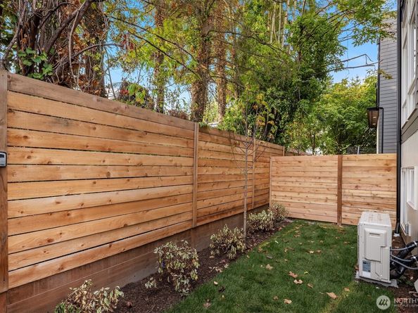 10817 11th Avenue NE B, Seattle WA 98125