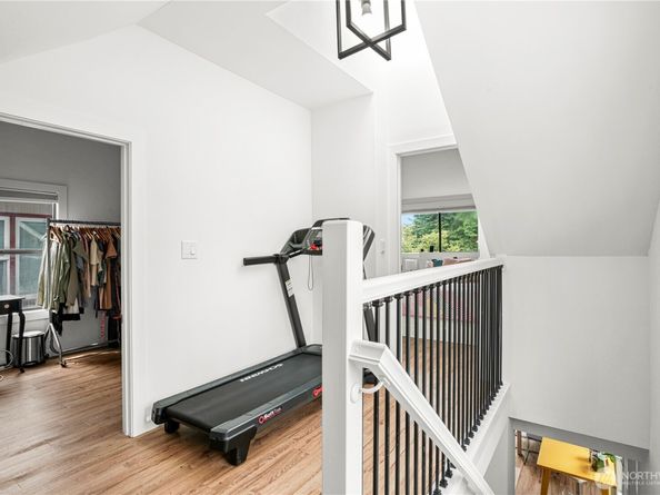 8739 17th Avenue NW, Seattle WA 98117