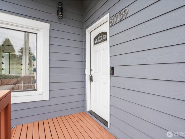 8739 17th Avenue NW, Seattle WA 98117
