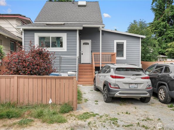8739 17th Avenue NW, Seattle WA 98117