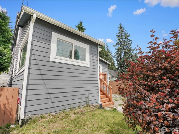 8739 17th Avenue NW, Seattle WA 98117