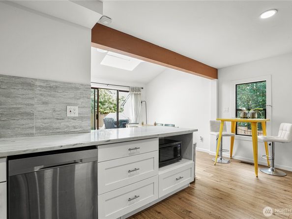 8739 17th Avenue NW, Seattle WA 98117