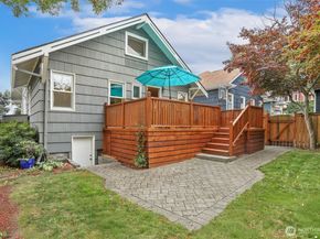 324 NE 52nd Street, Seattle WA 98105