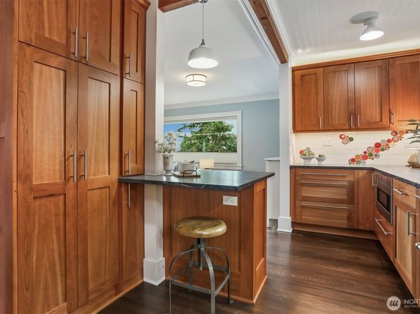 324 NE 52nd Street, Seattle WA 98105