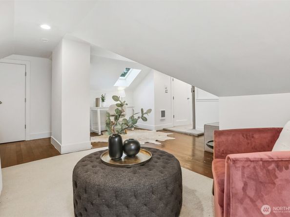 324 NE 52nd Street, Seattle WA 98105