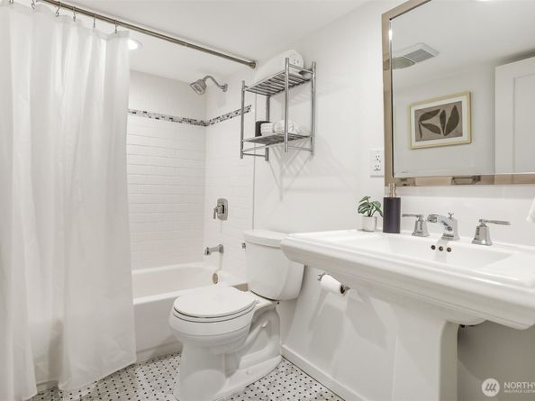 324 NE 52nd Street, Seattle WA 98105