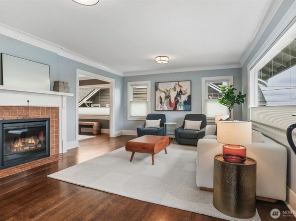 324 NE 52nd Street, Seattle WA 98105