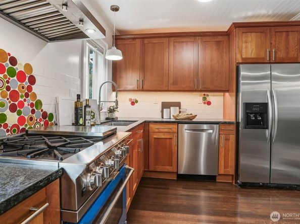 324 NE 52nd Street, Seattle WA 98105
