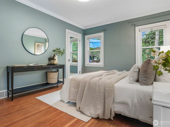 324 NE 52nd Street, Seattle WA 98105