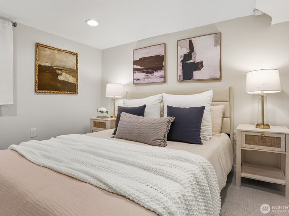 324 NE 52nd Street, Seattle WA 98105