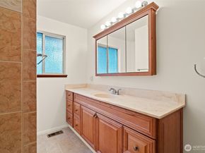 22039 98th Place W, Edmonds WA 98020