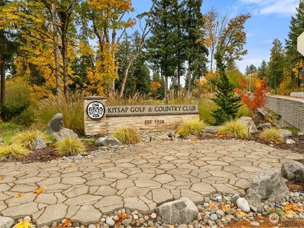 2215 Holiday Place NW, Bremerton WA 98312