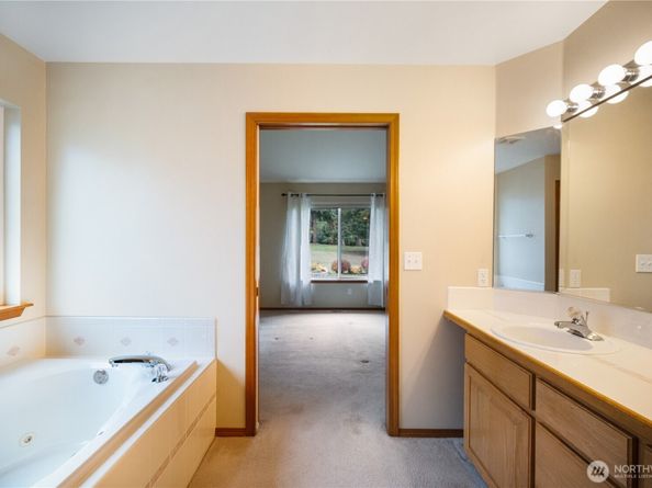 2215 Holiday Place NW, Bremerton WA 98312