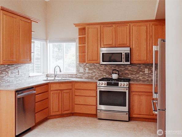 2215 Holiday Place NW, Bremerton WA 98312