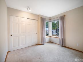 2215 Holiday Place NW, Bremerton WA 98312