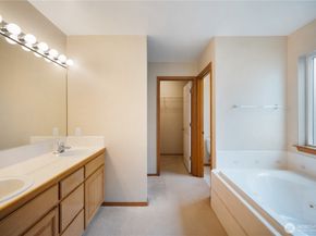 2215 Holiday Place NW, Bremerton WA 98312