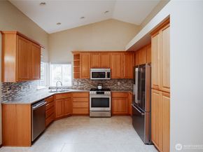 2215 Holiday Place NW, Bremerton WA 98312