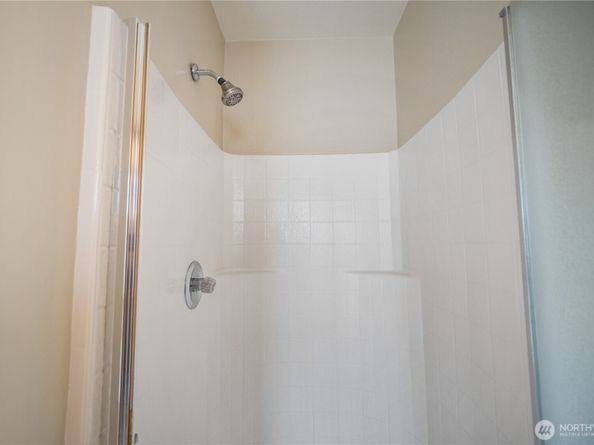 2215 Holiday Place NW, Bremerton WA 98312