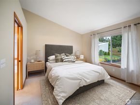 2215 Holiday Place NW, Bremerton WA 98312