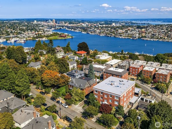 1902 Bigelow Avenue N 404, Seattle WA 98109