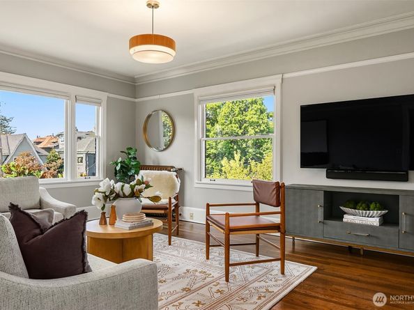 1902 Bigelow Avenue N 404, Seattle WA 98109