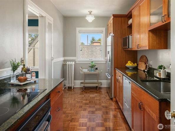 1902 Bigelow Avenue N 404, Seattle WA 98109