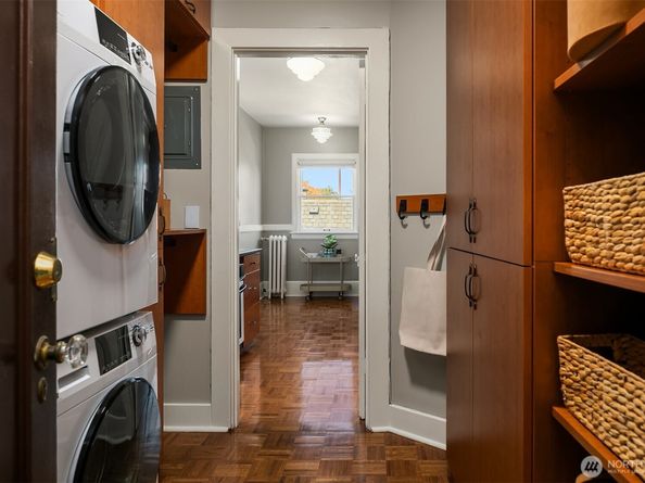 1902 Bigelow Avenue N 404, Seattle WA 98109