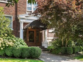 1902 Bigelow Avenue N 404, Seattle WA 98109