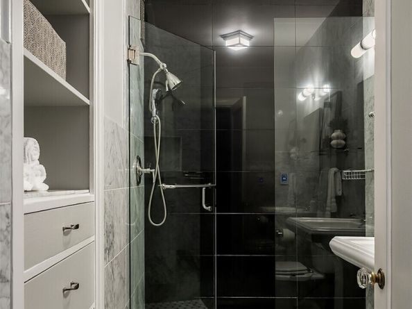 1902 Bigelow Avenue N 404, Seattle WA 98109