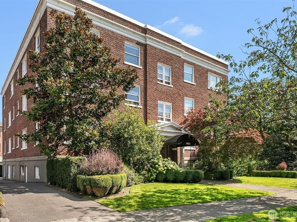 1902 Bigelow Avenue N 404, Seattle WA 98109