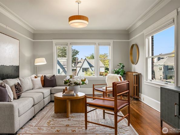 1902 Bigelow Avenue N 404, Seattle WA 98109