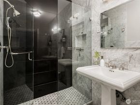 1902 Bigelow Avenue N 404, Seattle WA 98109