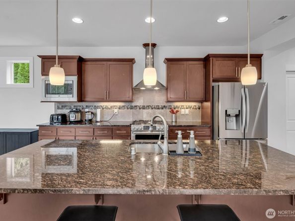 1705 NE Falls Dr, Issaquah WA 98029