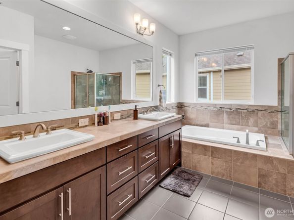 1705 NE Falls Dr, Issaquah WA 98029