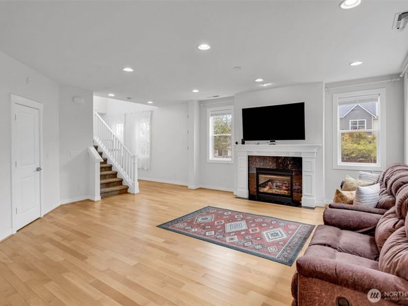 1705 NE Falls Dr, Issaquah WA 98029