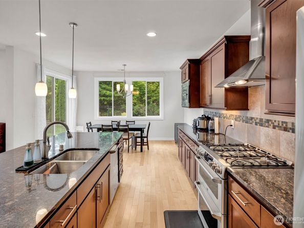 1705 NE Falls Dr, Issaquah WA 98029