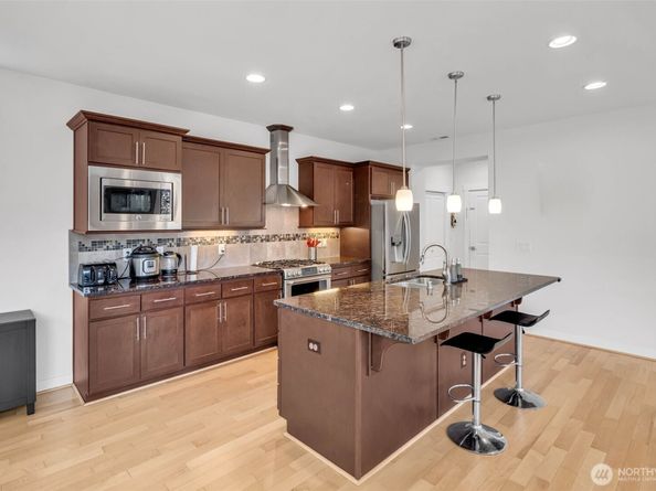 1705 NE Falls Dr, Issaquah WA 98029