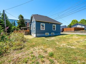 1711 12th Street A, Everett WA 98201