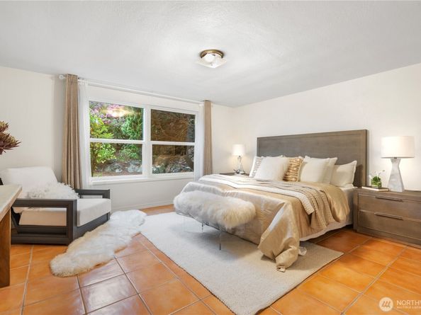 9355 Sunset Way, Bellevue WA 98004
